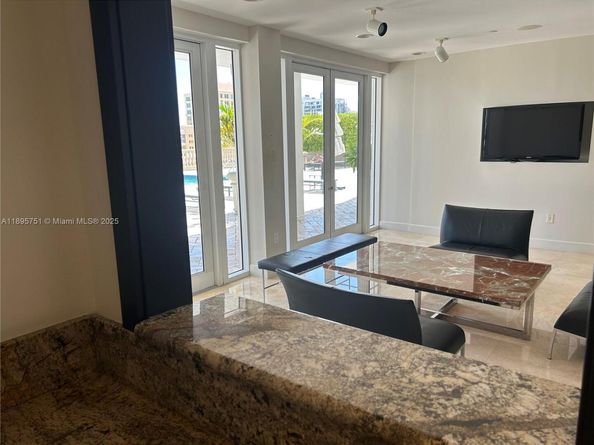 10 Aragon Ave 814, Coral Gables FL 33134