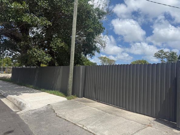 Undisclosed Address #A11882613, Opa-Locka FL 33054