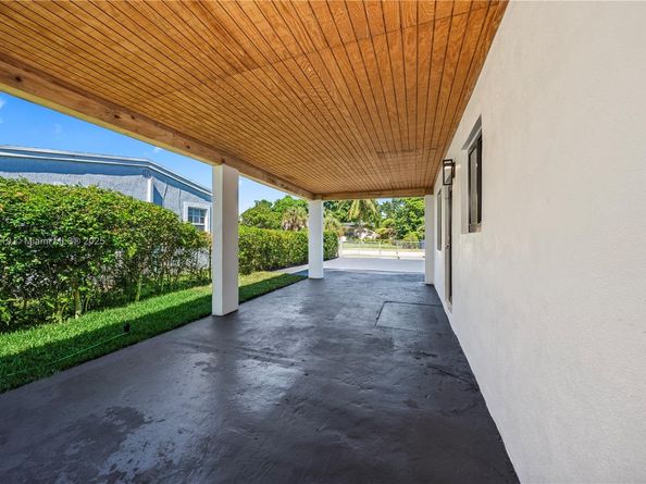 620 NW 194th St, Miami Gardens FL 33169