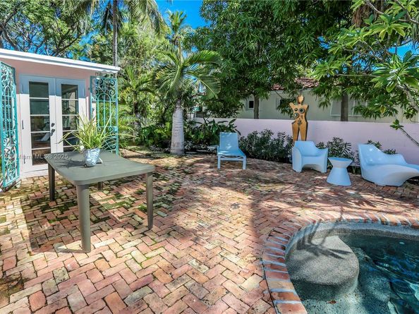 856 Tyler St, Hollywood FL 33019