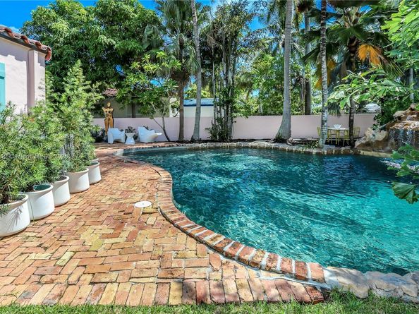 856 Tyler St, Hollywood FL 33019