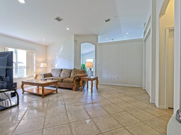 1520 SE 17th Ave, Homestead FL 33035