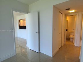 20335 W Country Club Dr 705, Aventura FL 33180