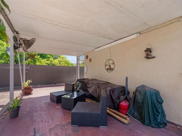 3140 NW 59th St, Miami FL 33142