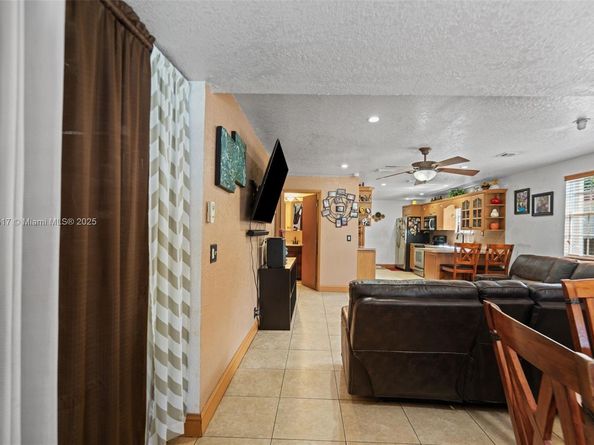 3140 NW 59th St, Miami FL 33142