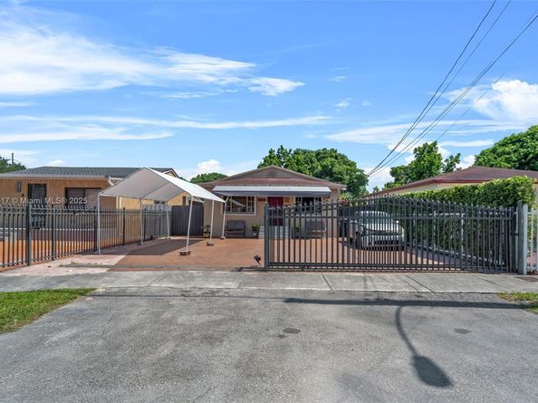 3140 NW 59th St, Miami FL 33142