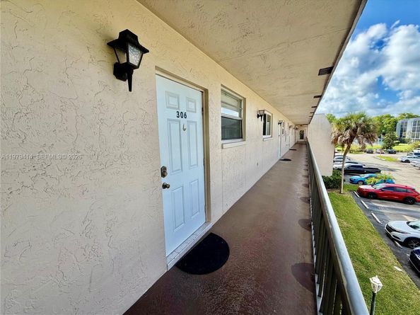 7450 NW 17th St 306, Plantation FL 33313