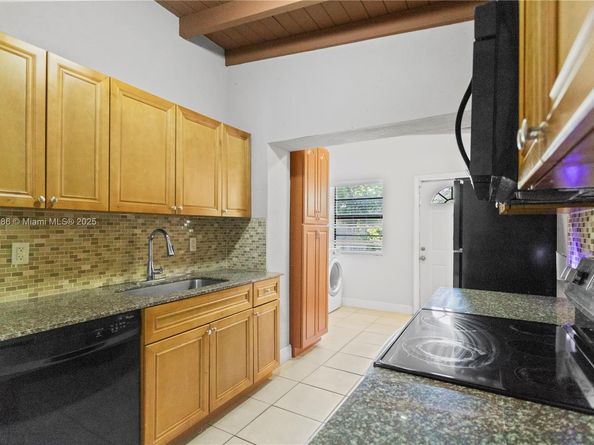 3760 SW 47th Ave, West Park FL 33023