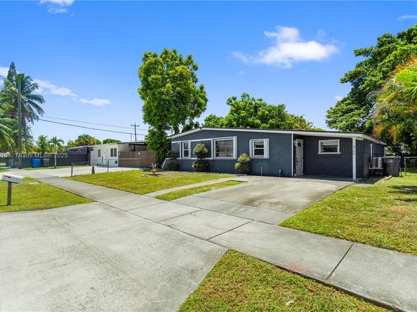 3760 SW 47th Ave, West Park FL 33023