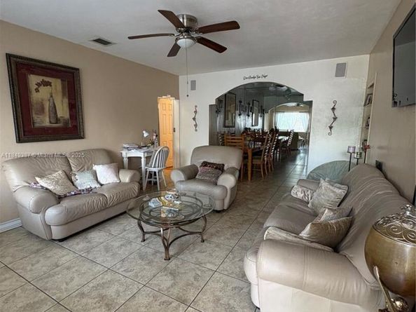 168 NW 39th St, Miami FL 33127