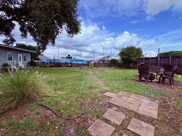 2995 NW 106th St, Miami FL 33147