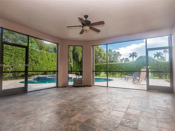 1091 SW 156th Ave, Pembroke Pines FL 33027