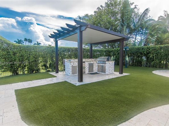 1091 SW 156th Ave, Pembroke Pines FL 33027