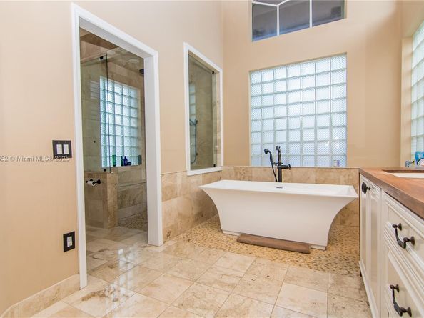 1091 SW 156th Ave, Pembroke Pines FL 33027