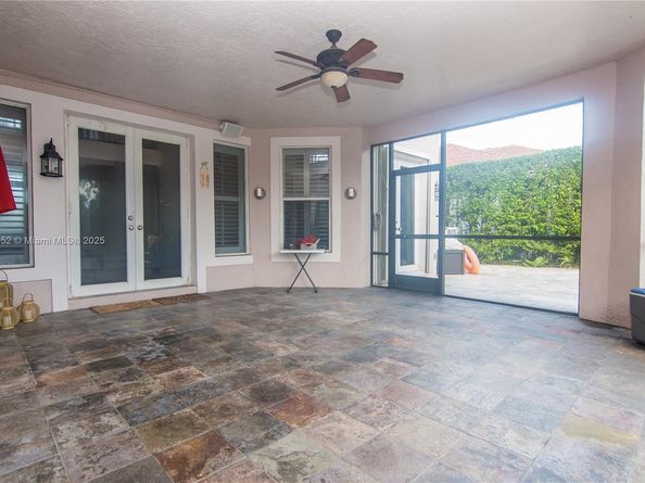1091 SW 156th Ave, Pembroke Pines FL 33027