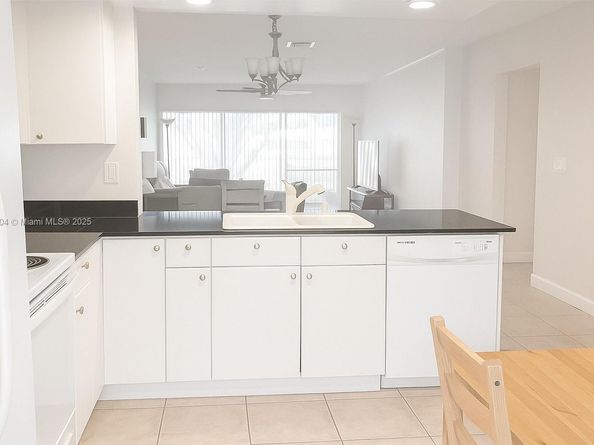 6530 NW 98th Ter B25, Tamarac FL 33321