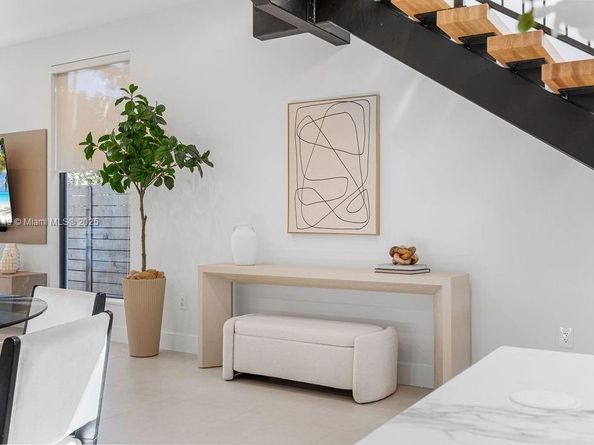 1220 NE 13th Ave, Fort Lauderdale FL 33304