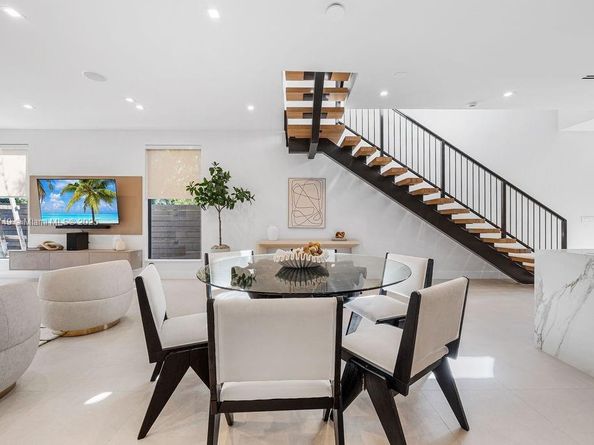 1220 NE 13th Ave, Fort Lauderdale FL 33304