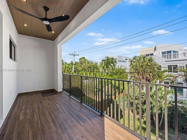 1220 NE 13th Ave, Fort Lauderdale FL 33304