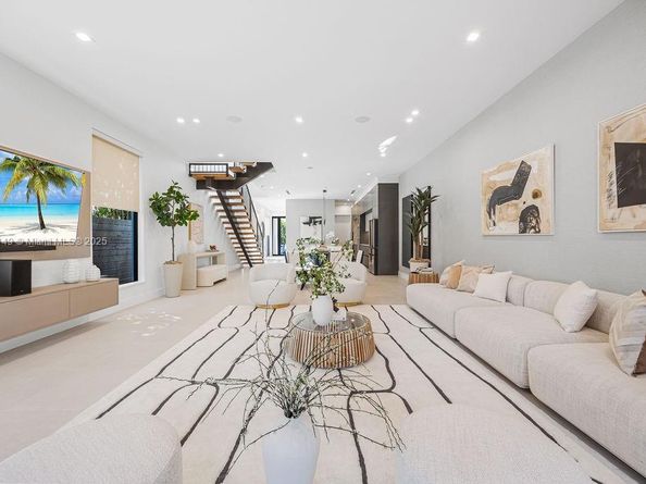 1220 NE 13th Ave, Fort Lauderdale FL 33304