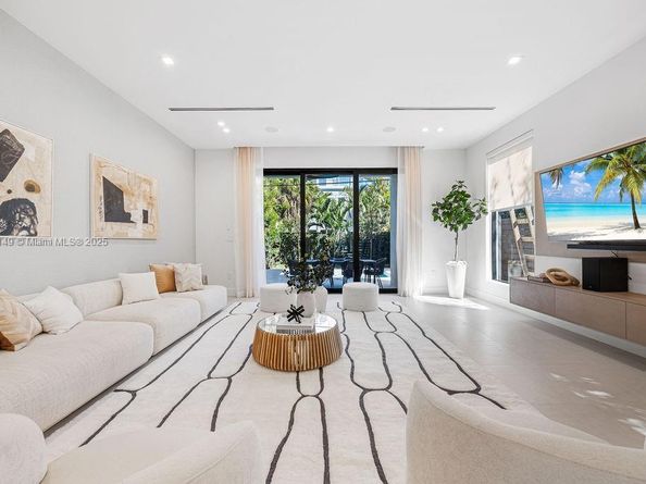 1220 NE 13th Ave, Fort Lauderdale FL 33304