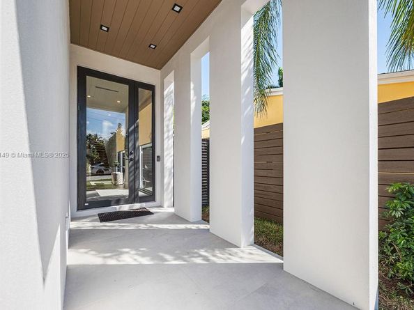 1220 NE 13th Ave, Fort Lauderdale FL 33304