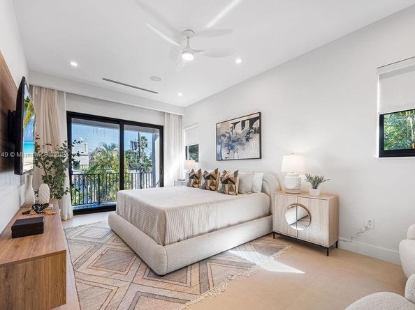 1220 NE 13th Ave, Fort Lauderdale FL 33304