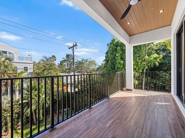 1220 NE 13th Ave, Fort Lauderdale FL 33304