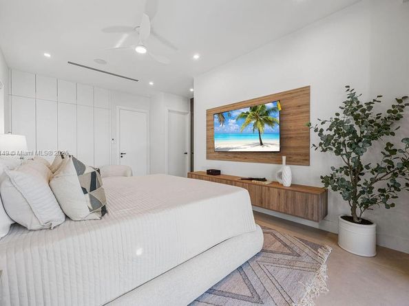 1220 NE 13th Ave, Fort Lauderdale FL 33304