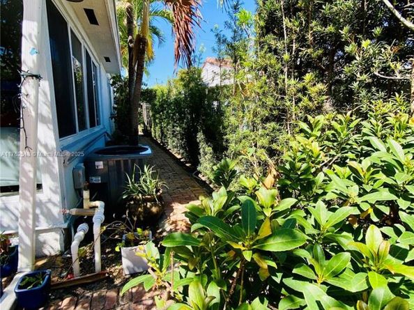 1135 SW 62nd Ave, West Miami FL 33144