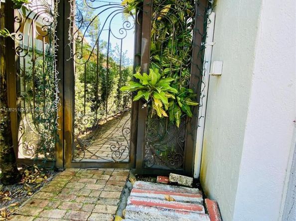 1135 SW 62nd Ave, West Miami FL 33144