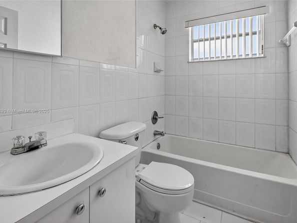 3211 NW 191st St, Miami Gardens FL 33056