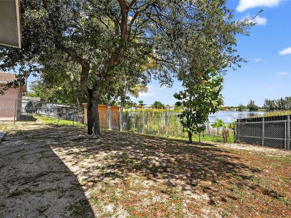 3211 NW 191st St, Miami Gardens FL 33056