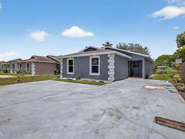 3211 NW 191st St, Miami Gardens FL 33056