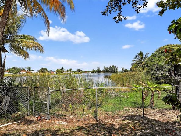 3211 NW 191st St, Miami Gardens FL 33056