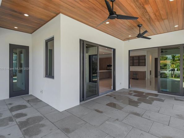 1419 N Lakeside Dr, Lake Worth FL 33460