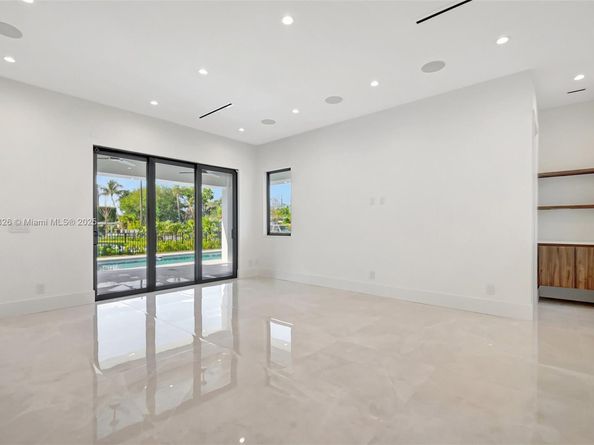 1419 N Lakeside Dr, Lake Worth FL 33460