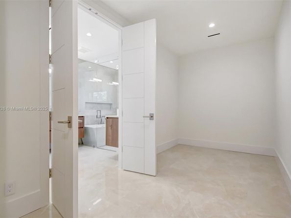 1419 N Lakeside Dr, Lake Worth FL 33460