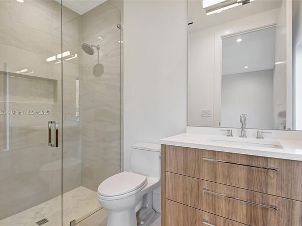 1419 N Lakeside Dr, Lake Worth FL 33460