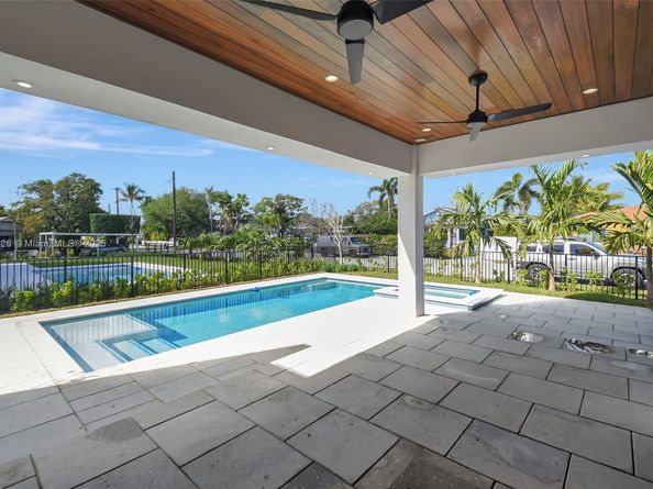 1419 N Lakeside Dr, Lake Worth FL 33460