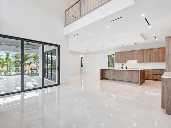 1419 N Lakeside Dr, Lake Worth FL 33460