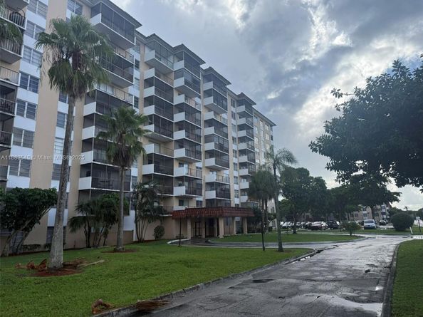4174 Inverrary Dr 604, Lauderhill FL 33319
