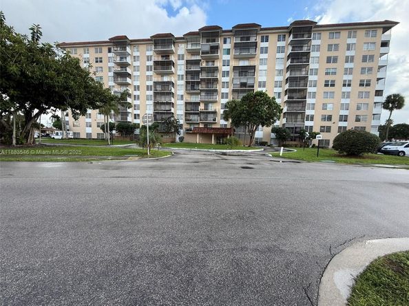 4174 Inverrary Dr 604, Lauderhill FL 33319