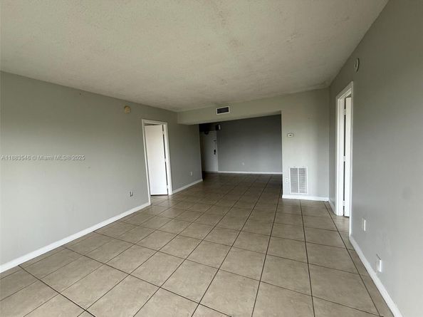 4174 Inverrary Dr 604, Lauderhill FL 33319