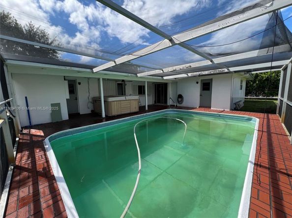 7951 SW 30th St, Davie FL 33328