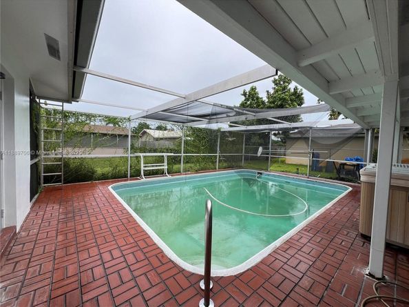 7951 SW 30th St, Davie FL 33328
