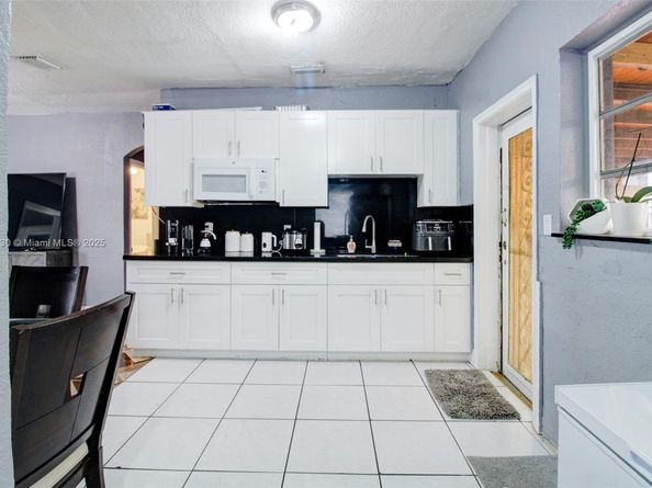466 E 19th St, Hialeah FL 33013