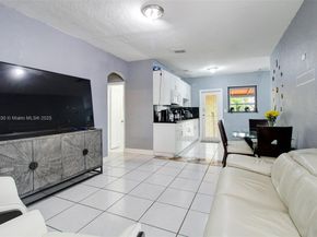 466 E 19th St, Hialeah FL 33013