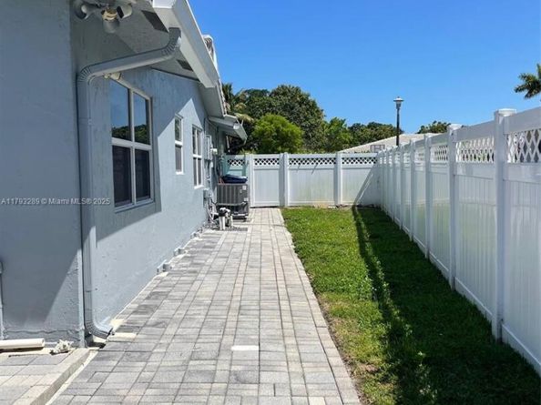 8588 NW 27th Dr, Coral Springs FL 33065