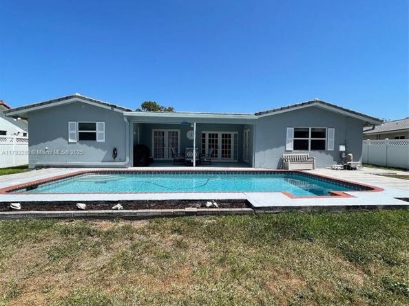8588 NW 27th Dr, Coral Springs FL 33065